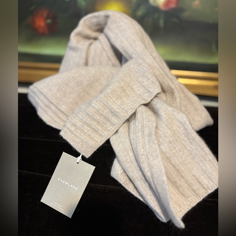 NWT Everlane The Cozy Stretch Pocket Wool Scarf Heathered Pumice Stone One Size